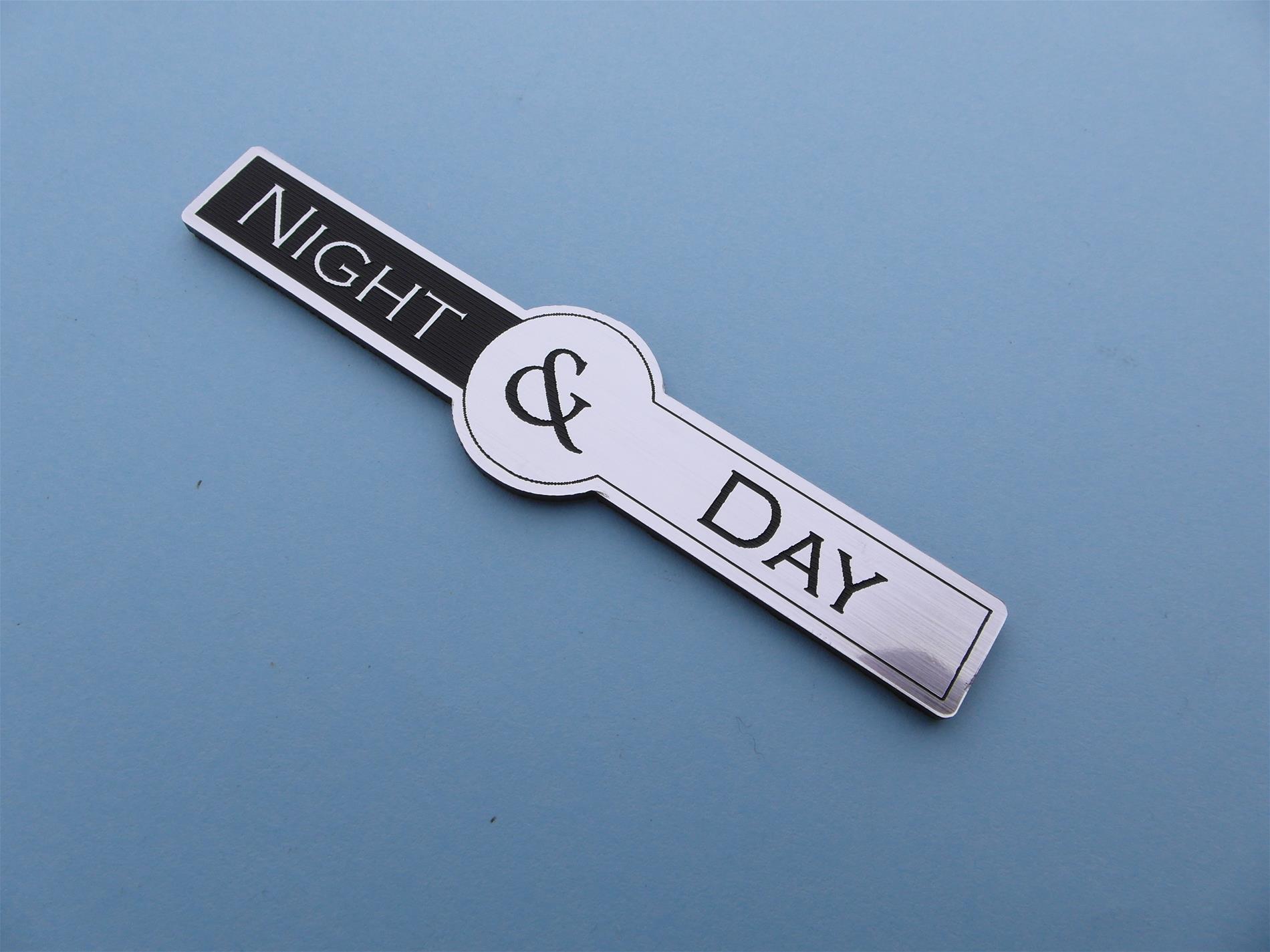 Night & Day Gece Gündüz Etiketi: Şık ve Fonksiyonel Çift Taraflı Etiket - Resim 2