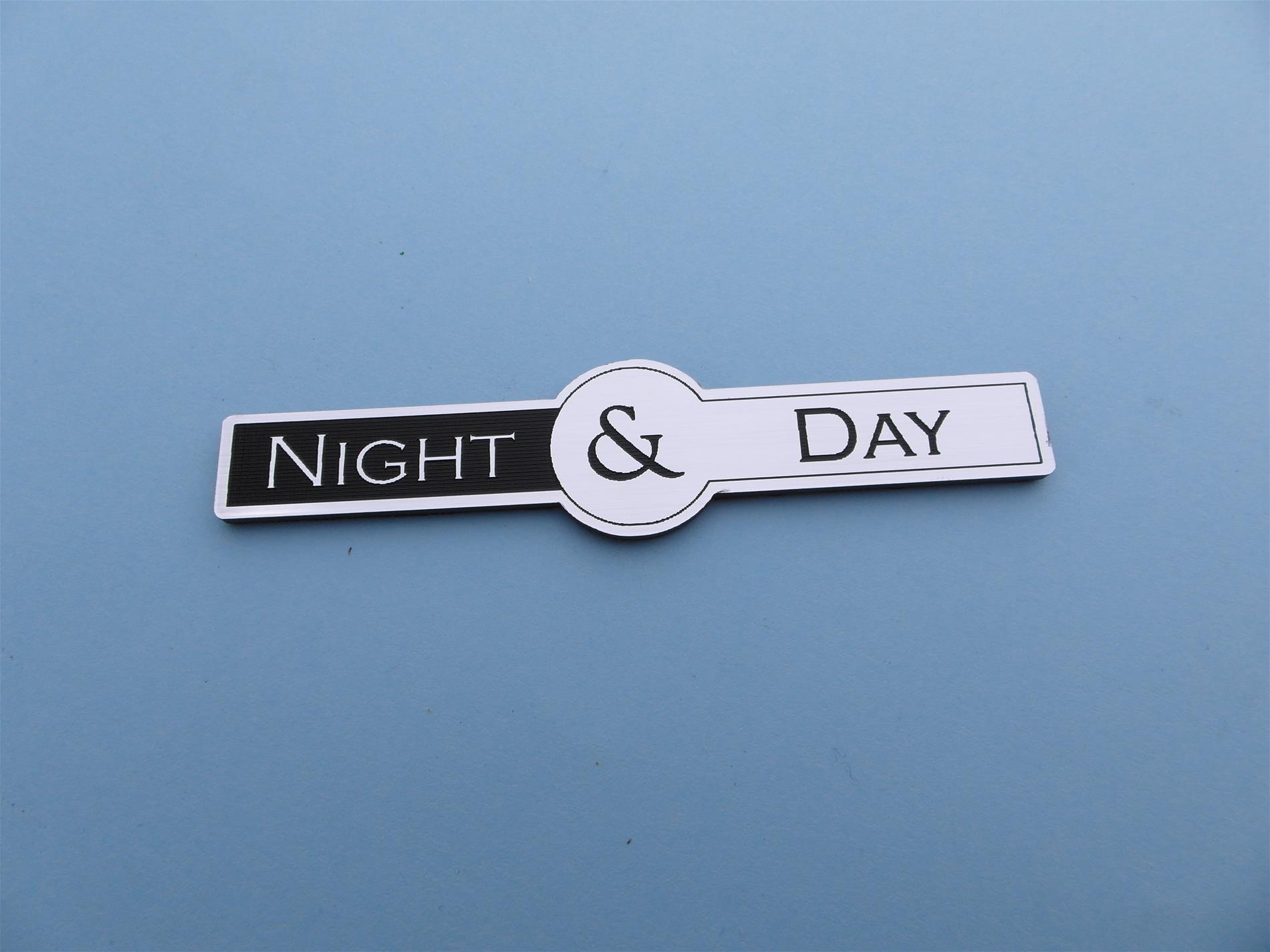 Night & Day Gece Gündüz Etiketi: Şık ve Fonksiyonel Çift Taraflı Etiket - Resim 3