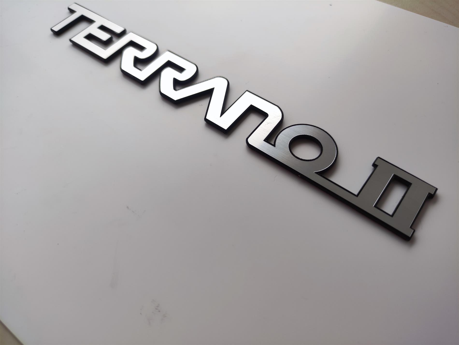 Nissan Terrano 2 yazı etiket