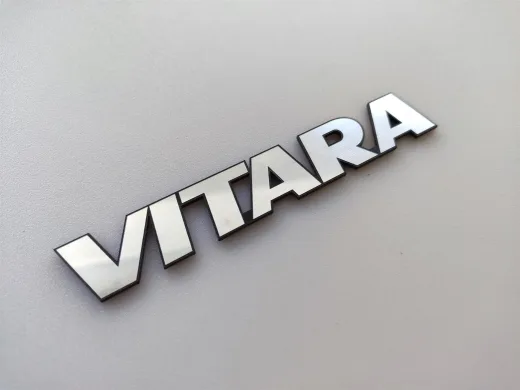 Suzuki vitara bagaj yazısı