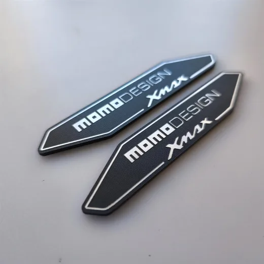 Yamaha momodesign  xmax alüminyum kapalma plastik etiket 