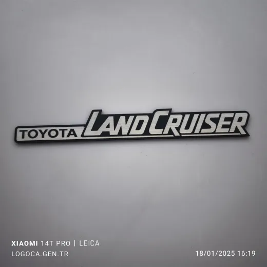 Toyota Land Cruiser gümüş siyah plastik etiket