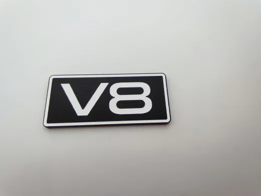 V8 Plastik etiket