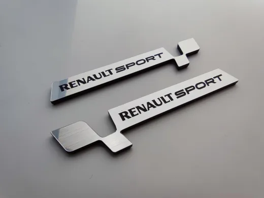 Renault sport gümüş renk bayraklı etiket