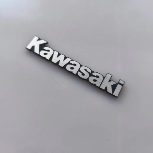 Kawasaki Motosiklet Yazısı Sticker - 3 Farklı Boy Seçeneği ile Kaliteli ve Dayanıklı