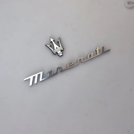 Maserati 3D Kabartmalı Torpido Logo ve Yazı Seti - metal görünümlü plastik etiket