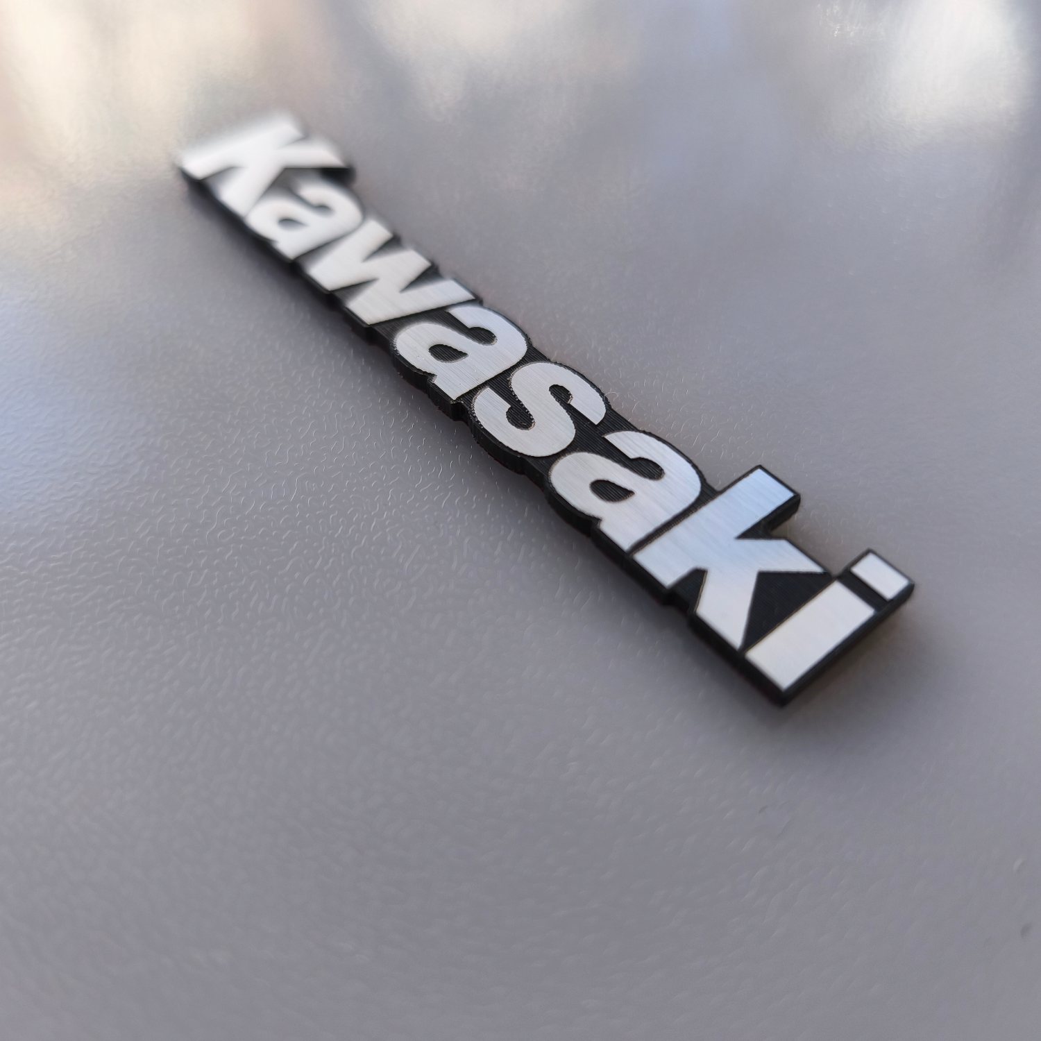 Kawasaki Motosiklet Yazısı Sticker - 3 Farklı Boy Seçeneği ile Kaliteli ve Dayanıklı - Görsel 3