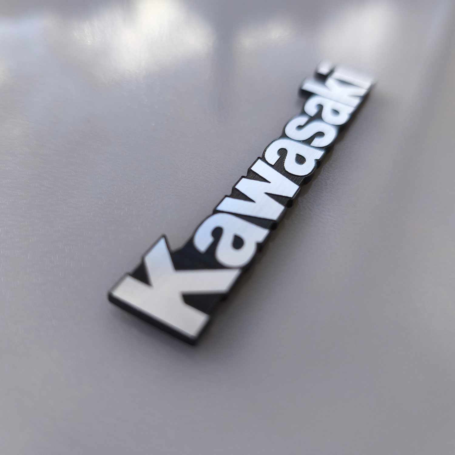 Kawasaki Motosiklet Yazısı Sticker - 3 Farklı Boy Seçeneği ile Kaliteli ve Dayanıklı - Görsel 4