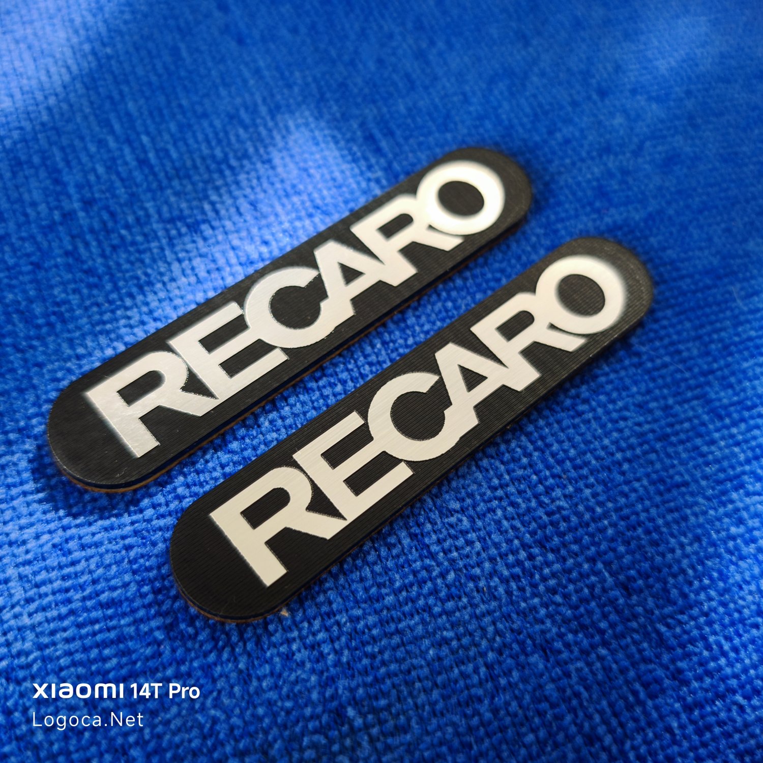 Recaro Siyah üzeri gümüş yazı oval kenarlı plastik etiket 2 li takım - Resim 2