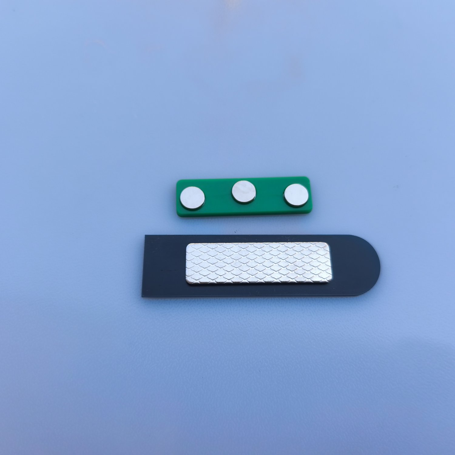 Özelleştirilebilir Şık Mıknatıslı Yaka Kartı 7,5x2cm - Pratik ve Zarif Çözüm için Hemen Tasarla - Resim 3