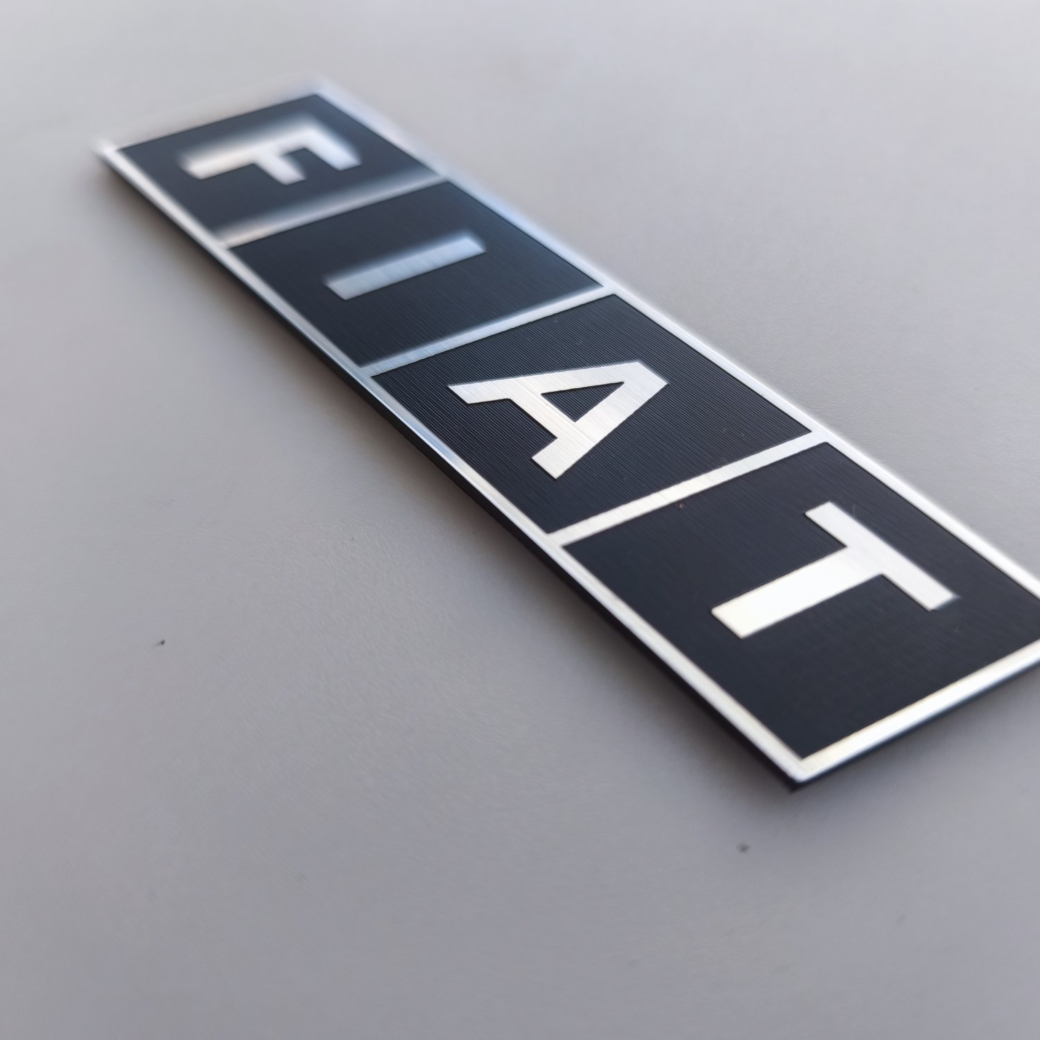 Tofaş için Fiat yazılı Plastik Araba Etiketi - Görsel 3