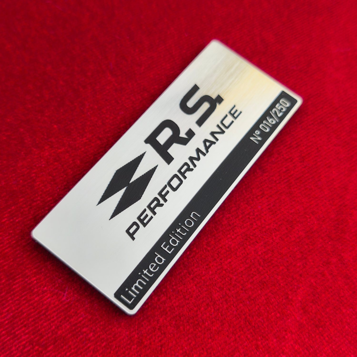 Renault RS Sınırlı Üretim Plastik Amblem | Özel Seri Logo Etiketi - Görsel 5