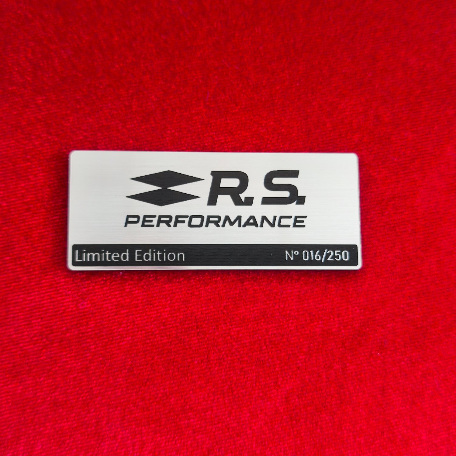 Renault RS Sınırlı Üretim Plastik Amblem | Özel Seri Logo Etiketi - Görsel 8