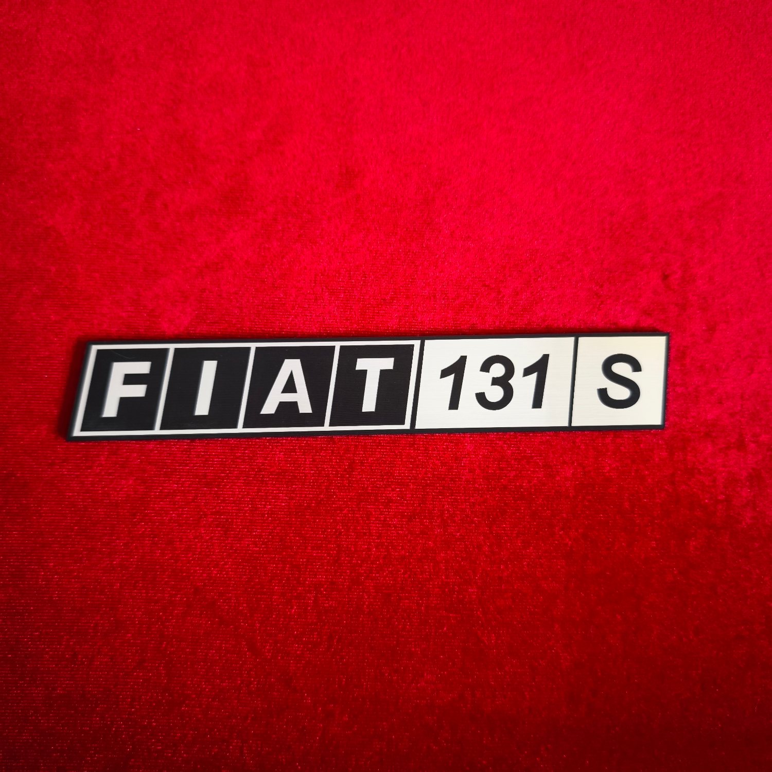 Fiat 131 ve 131S Yedek Plastik Etiket - Dayanıklı ve Kolay Uygulama - Görsel 1