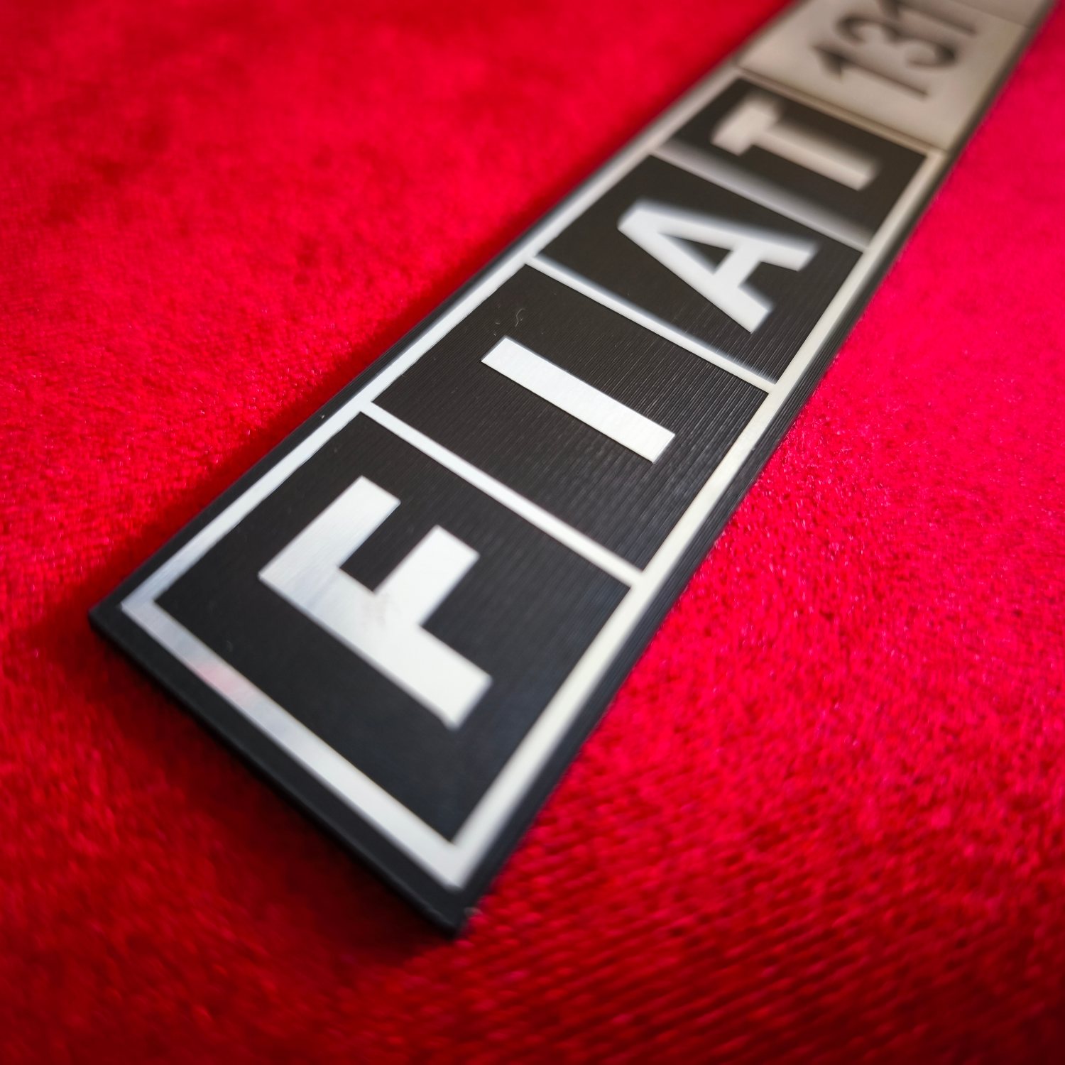 Fiat 131 ve 131S Yedek Plastik Etiket - Dayanıklı ve Kolay Uygulama - Görsel 3