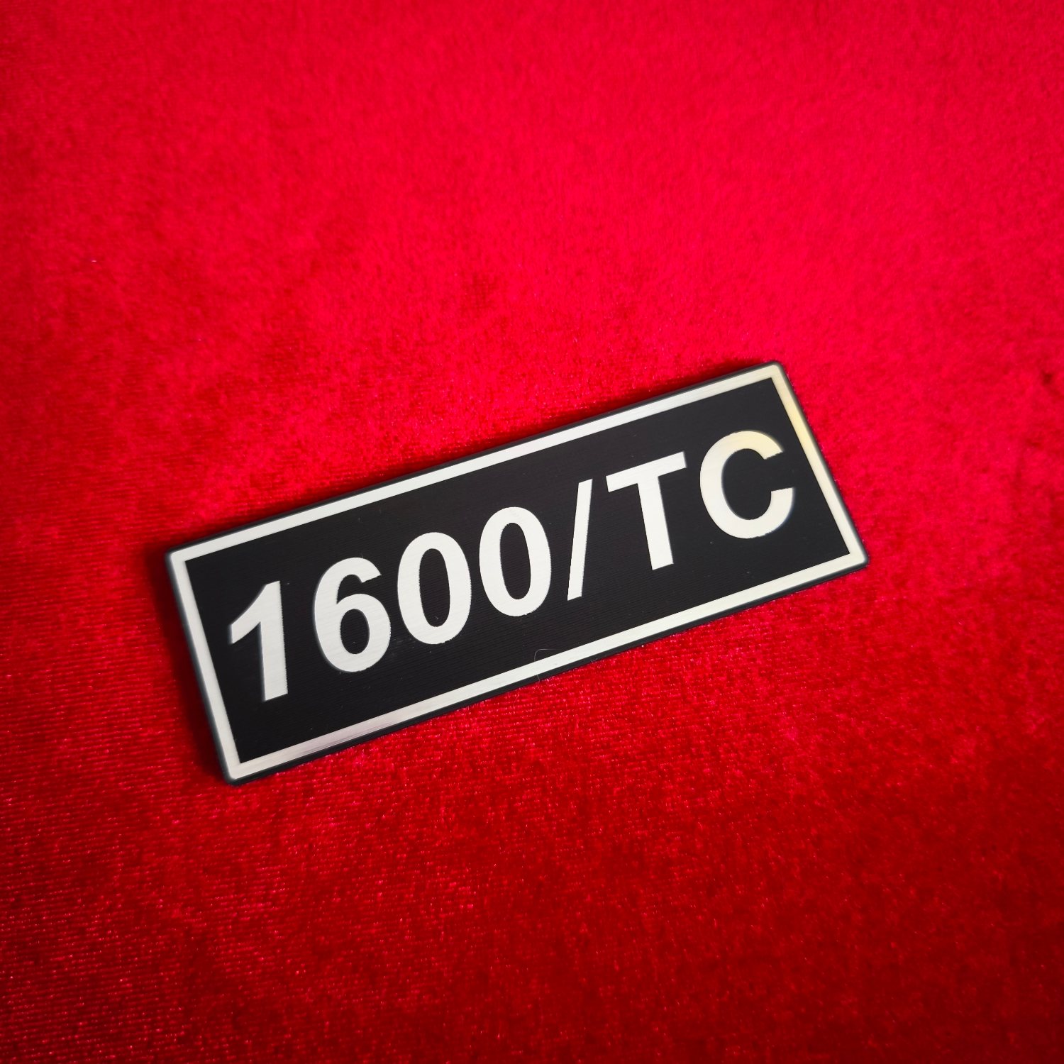 Fiat 1600 TC  Plastik Etiket - kendinden yapışkanlı gümüş siyah hafif kabartma - Görsel 1