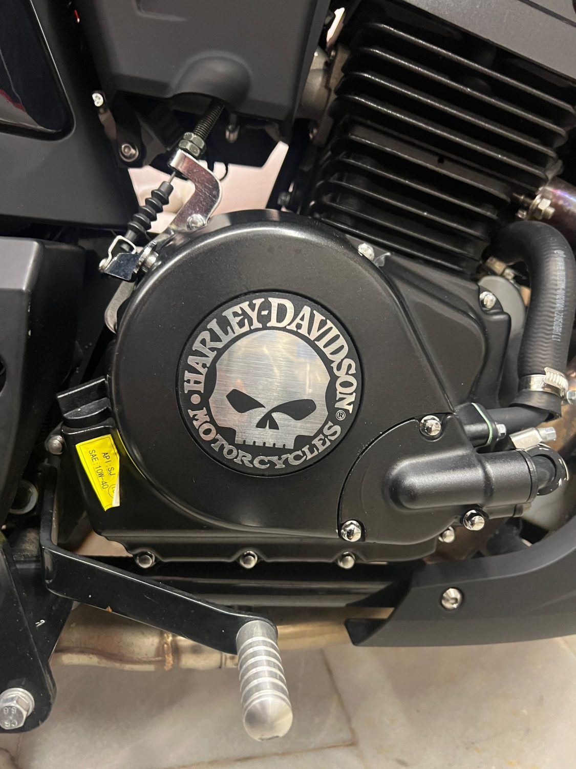 Harley-Davidson İkonik Kuru Kafa Yuvarlak Plastik Etiket - Görsel 1