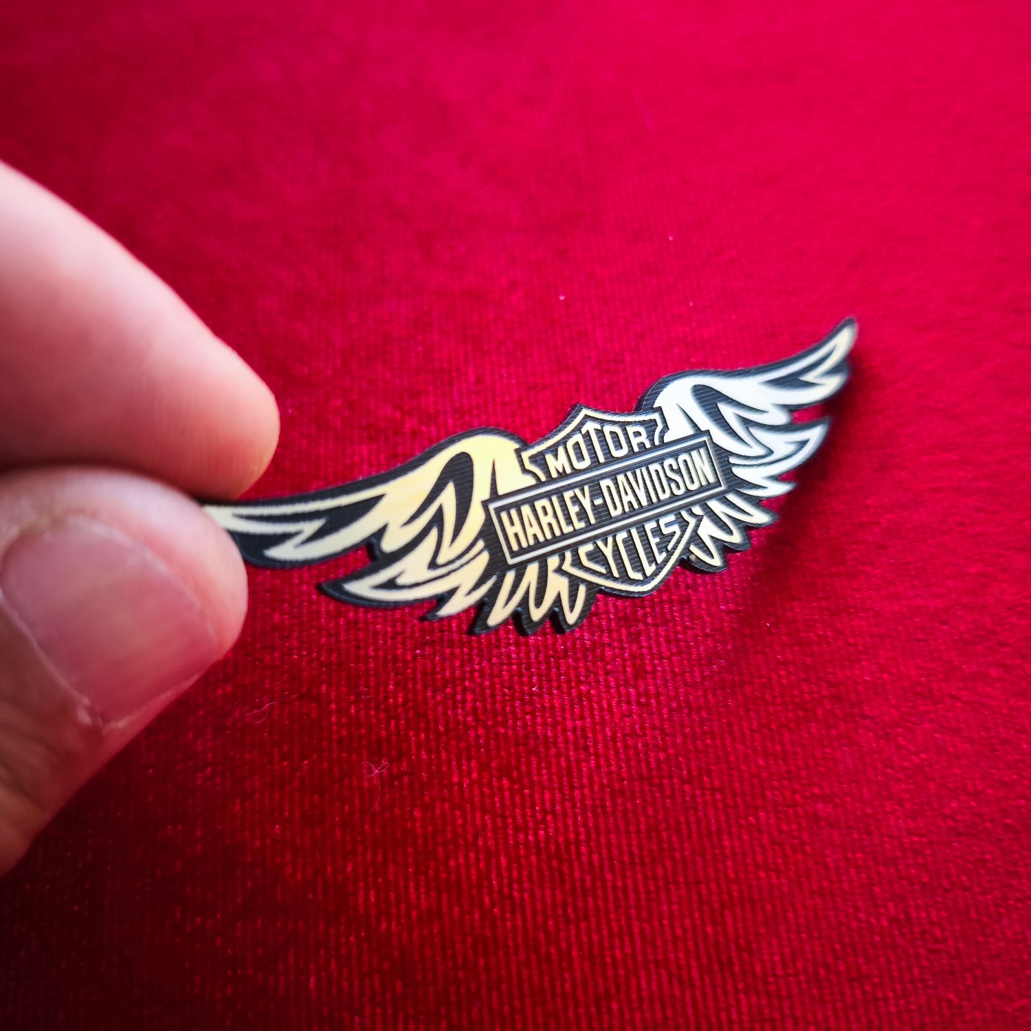 Harley Davidson Kanatlı Akrilik Amblem - Gümüş & Siyah Kabartmalı Logo - Görsel 5